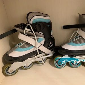 Women Schwinn Journey Adjustable Rollerblades Size 6-7.5